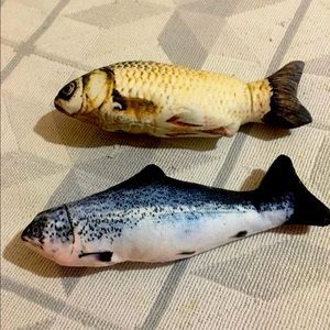 2 Interactive floppy fish toy